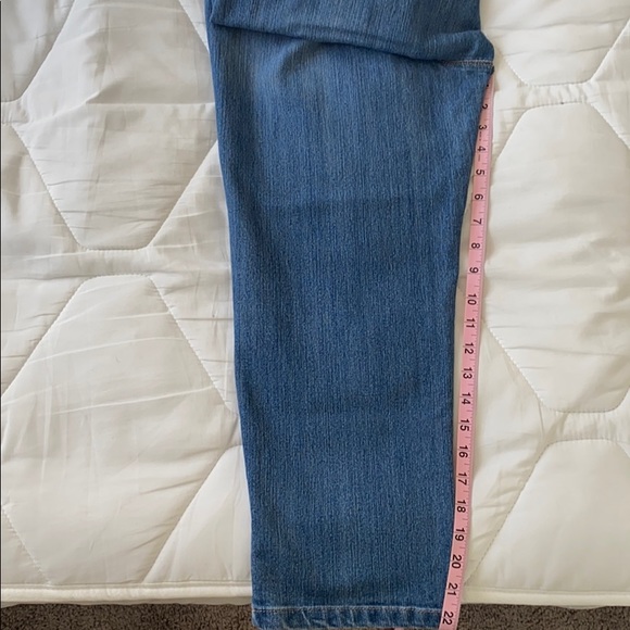 Women’s Capris Jeans 14 Petite, Medium Blue - Picture 8 of 9